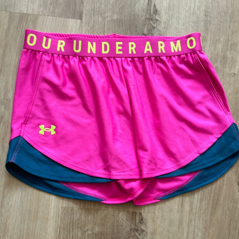 Women’s Under Armor Shorts Size S/M